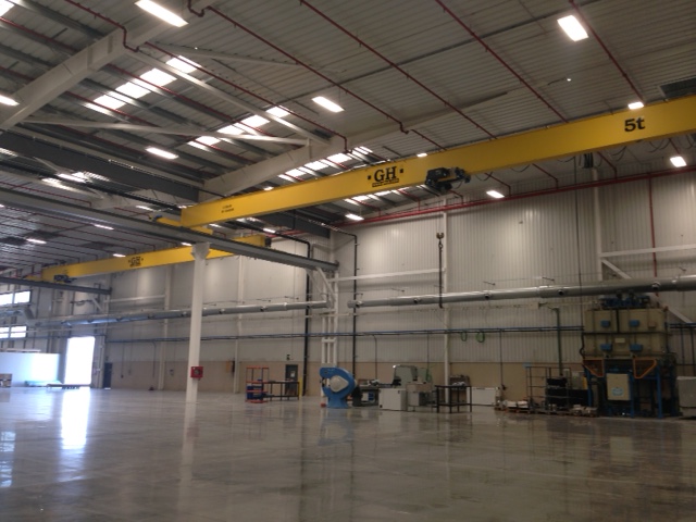 Grúas puente con polipasto de 5t de capacidad de elevación instaladas en la empresa Sofitec.
La empresa se dedica a la fabricación de elementos de carbono composite para aeronáutica. Grúas puente con polipasto de 5t de capacidad de elevación instaladas en la empresa Sofitec.
La empresa se dedica a la fabricación de elementos de carbono composite para aeronáutica.